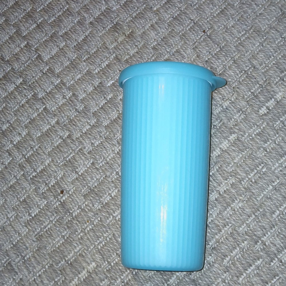 Tupperware Insulated Tumbler Drip-Less Seal - 24oz -